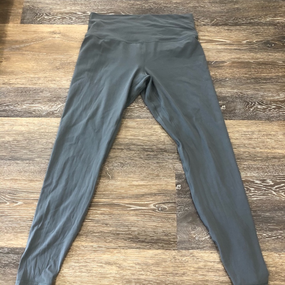 Lululemon aligns size 12